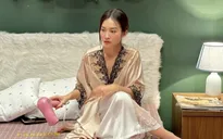 Hậu trường Gia đình mình vui bất thình lình: Khả Ngân ngán ngẩm ngồi sấy ga
