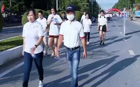 Gần 400 y bác sĩ đi bộ "Vì trái tim khoẻ"