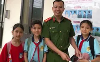 Nhặt được của rơi, 3 học sinh tìm người trả lại