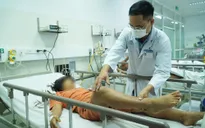 Xuyên đêm vận chuyển thuốc cứu 3 trẻ nghi ngộ độc Botulinum do ăn chả lụa bán dạo