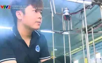 Các sinh viên trường Cao đẳng Công nghệ Bách khoa Hà Nội say mê chế tạo robot