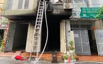 Hà Nội: 5 người trong một gia đình thoát nạn trong đám cháy nhà