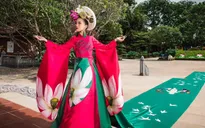 Bộ đôi áo dài đặc biệt họa tiết hoa sen, dài 20m