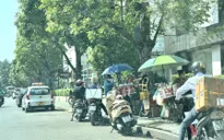 Hà Nội nắng như đổ lửa, nóng bỏng rát