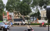 Xe tải đâm gãy trụ điện, hàng nghìn hộ dân mất điện
