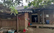 Xót xa mẹ đơn thân người dân tộc Phù Lá không có khả năng cho con đi chữa bệnh