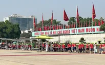 Người dân xúc động tới viếng Lăng Bác