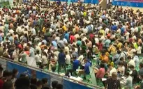 “Biển người” xếp hàng bốc thăm mua nhà ở xã hội tại Hà Nội