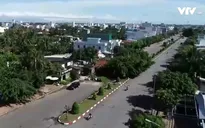 Hai căn nhà nằm chắn ngang đường ở Bạc Liêu