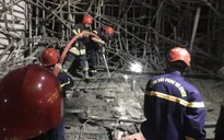 Sập giàn giáo công trình, 5 người thương vong