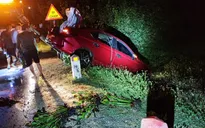 Ô tô lao xuống hồ, 2 người tử vong