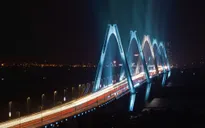 Thắp sáng cầu Nhật Tân với màu quốc kỳ Argentina