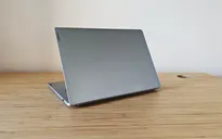 Laptop vỏ kim loại và nhựa: Cái nào tốt hơn?