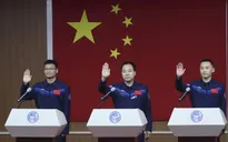 Trung Quốc đưa phi hành gia dân sự vào vũ trụ