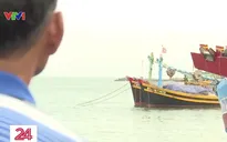 Muôn vàn hiểm nguy hành trình vượt sóng bám biển mùa mưa bão