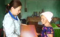 Nhịp cầu kết nối yêu thương của nữ điều dưỡng viên