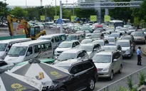 Nghiên cứu cấm xe lưu thông để giảm ùn tắc khu vực sân bay Tân Sơn Nhất