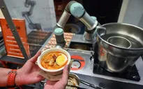 Robot thay thế đầu bếp tại Singapore