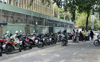 Yêu cầu các bệnh viện trả lại vỉa hè cho người đi bộ