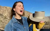 Amber Heard rời Hollywood để tránh ồn ào