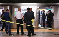 Người đàn ông tử vong sau khi bị bóp cổ trên tàu điện ngầm ở New York