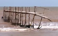 Sạt lở bờ biển đe doạ cuộc sống của người dân