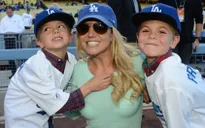 Britney Spears đồng ý cho các con trai chuyển tới sống cùng bố tại Hawaii