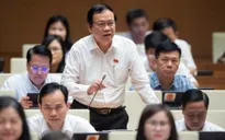 ĐBQH: "Bên trong cán bộ sợ sai, bên ngoài dân chúng thở dài lo âu"