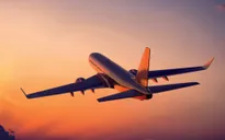 Giá vé máy bay sẽ vẫn cao dù giá dầu giảm