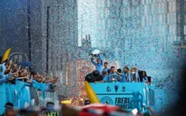 Man City diễu hành ăn mừng cú ăn 3 lịch sử