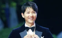 Song Joong Ki chính thức lên chức bố