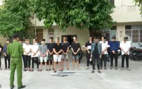 Hơn 30 thanh thiếu niên dùng bom xăng, hung khí "hỗn chiến" trên đường phố