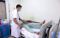 Thay khớp háng toàn phần cho nam bệnh nhân nhiễm HIV bị hoại tử chỏm xương đùi 2 bên