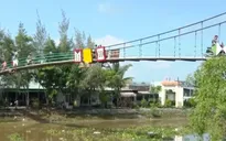 Tiềm ẩn nguy hiểm trên những nhịp cầu treo