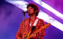 Concert của Bruno Mars tại Hàn Quốc bị chỉ trích vì ưu tiên người nổi tiếng
