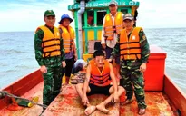 Cứu nạn 1 người trôi dạt trên biển Cà Mau