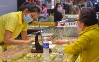 Giá vàng rơi thẳng đứng