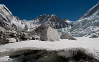 Các sông băng trên dãy Himalaya đang trên đà mất tới 75% băng vào năm 2100