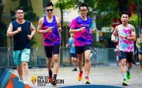 Vận động viên Press Marathon 2023 chinh phục 21,6 km mừng Ngày Báo chí Cách mạng Việt Nam