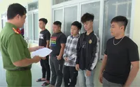 Khởi tố 5 đối tượng đòi nợ ném 2 xô chất bẩn vào nhà người dân