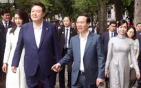 Chủ tịch nước Võ Văn Thưởng và Tổng thống Hàn Quốc Yoon Suk Yeol tham quan danh thắng hồ Hoàn Kiếm