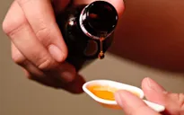 Indonesia mở rộng điều tra các trường hợp tử vong do siro ho