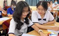 Thí sinh tranh thủ ôn bài trước ngày thi tốt nghiệp THPT 2023