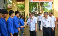 Bộ trưởng Bộ GD&ĐT động viên thí sinh, giáo viên dự kỳ thi tốt nghiệp THPT