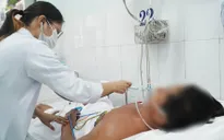 Truyền 10 lọ huyết thanh cứu bệnh nhân bị rắn hổ chúa cắn