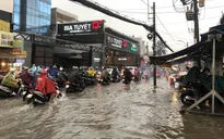 TP Hồ Chí Minh: Nhiều tuyến đường ngập cục bộ sau cơn mưa lớn