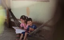 Nỗi lo của cô bé có mẹ bị bạo bệnh