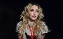 Madonna vẫn nằm liệt giường sau khi xuất viện