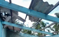 Mưa to, lốc xoáy làm 46 căn nhà ở Vĩnh Long bị hư hỏng nặng