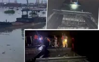 Nhóm “cát tặc” đánh chìm ghe thuyền để phi tang rồi nhảy sông lẩn trốn